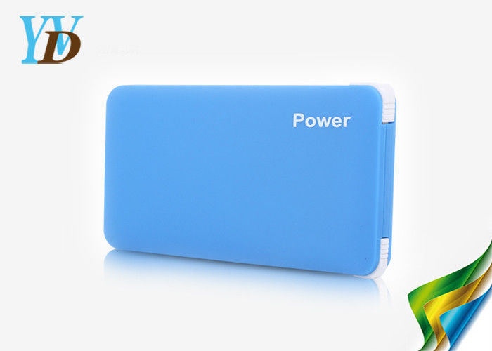 El Portable multifuncional al aire libre 2500mAh adelgaza el banco del poder de la tarjeta con el cable incorporado